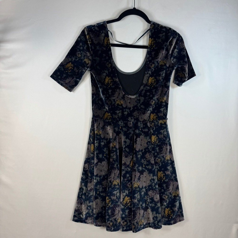Kimchi Blue Velvet Floral Skater Dress Purple Blue Short Sleeve Scoop Back M